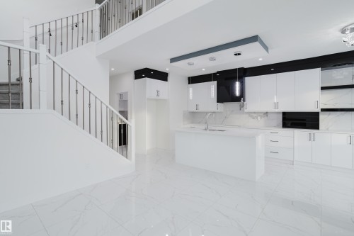 933 19 Avenue, Edmonton, AB - Indoor Photo Showing Kitchen