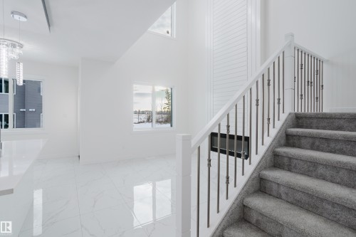 933 19 Avenue, Edmonton, AB - Indoor Photo Showing Other Room