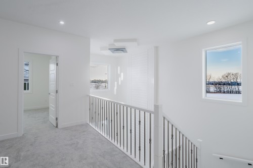 933 19 Avenue, Edmonton, AB - Indoor Photo Showing Other Room