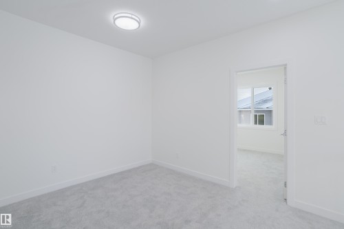 933 19 Avenue, Edmonton, AB - Indoor Photo Showing Other Room