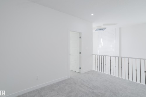 933 19 Avenue, Edmonton, AB - Indoor Photo Showing Other Room
