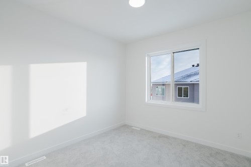 933 19 Avenue, Edmonton, AB - Indoor Photo Showing Other Room