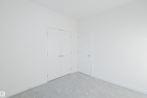 933 19 Avenue, Edmonton, AB - Indoor Photo Showing Other Room