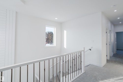 933 19 Avenue, Edmonton, AB - Indoor Photo Showing Other Room