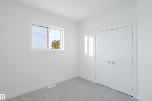 933 19 Avenue, Edmonton, AB - Indoor Photo Showing Other Room