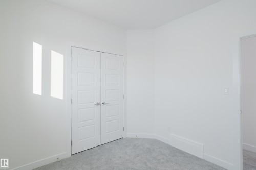 933 19 Avenue, Edmonton, AB - Indoor Photo Showing Other Room