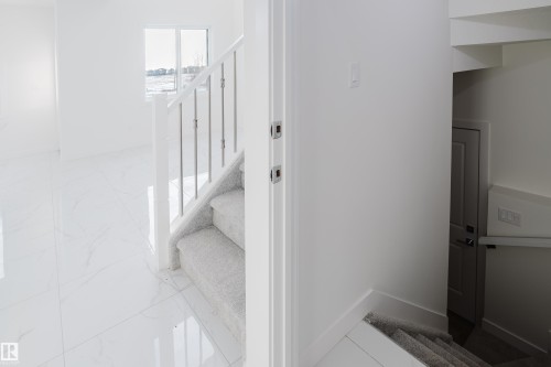 933 19 Avenue, Edmonton, AB - Indoor