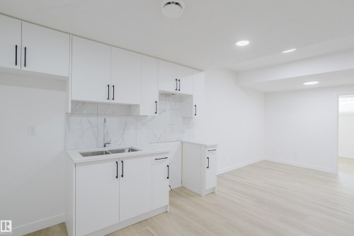 933 19 Avenue, Edmonton, AB - Indoor Photo Showing Kitchen With Double Sink