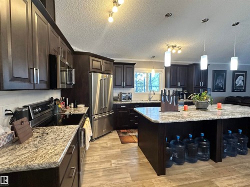 61211 Rge Road 265, Rural Westlock County, AB - Indoor Photo Showing Kitchen With Upgraded Kitchen