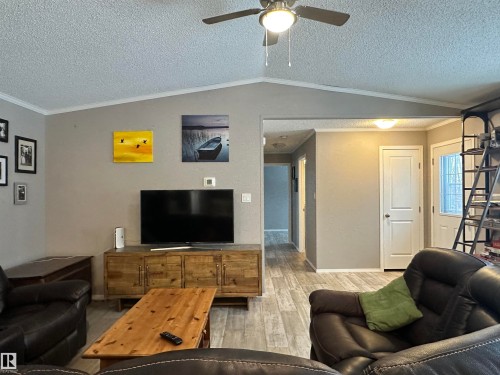 61211 Rge Road 265, Rural Westlock County, AB - Indoor Photo Showing Living Room