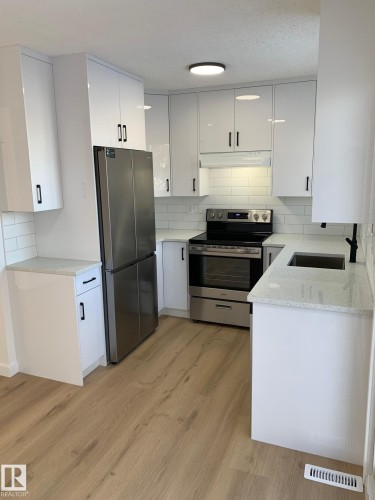 2618 151 Avenue Nw, Edmonton, AB - Indoor Photo Showing Kitchen