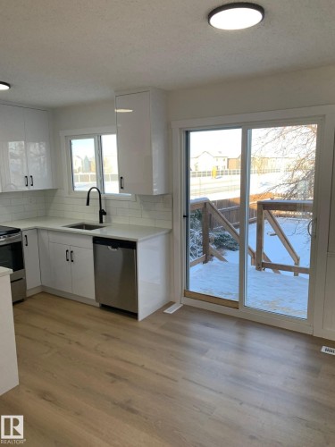 2618 151 Avenue Nw, Edmonton, AB - Indoor Photo Showing Kitchen