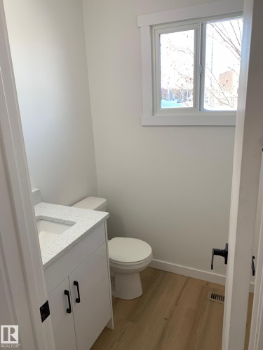 2618 151 Avenue Nw, Edmonton, AB - Indoor Photo Showing Bathroom