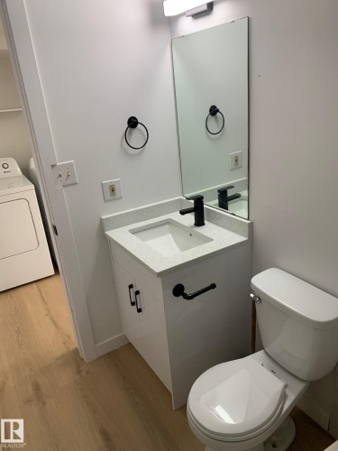 2618 151 Avenue Nw, Edmonton, AB - Indoor Photo Showing Bathroom