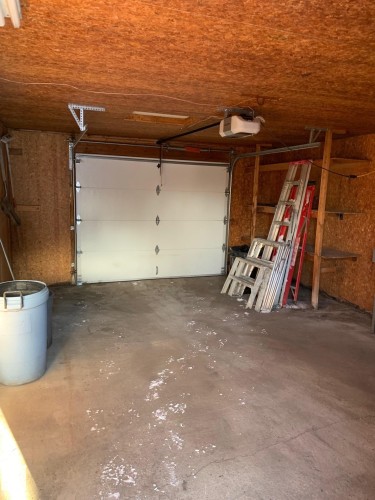 2618 151 Avenue Nw, Edmonton, AB - Indoor Photo Showing Garage