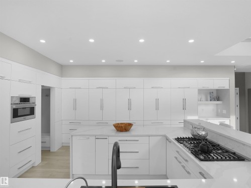 4511 Wingfield Bay, Edmonton, AB - Indoor Photo Showing Kitchen With Upgraded Kitchen