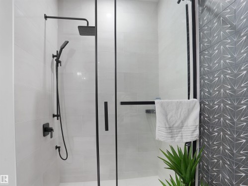 4511 Wingfield Bay, Edmonton, AB - Indoor Photo Showing Bathroom