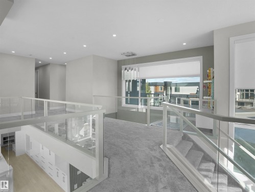 4511 Wingfield Bay, Edmonton, AB - Indoor Photo Showing Other Room