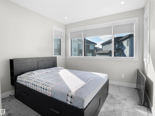 4511 Wingfield Bay, Edmonton, AB - Indoor Photo Showing Bedroom