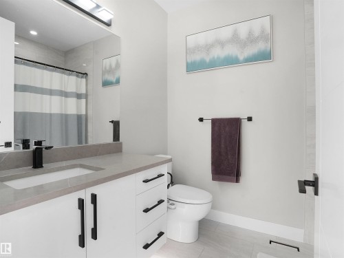 4511 Wingfield Bay, Edmonton, AB - Indoor Photo Showing Bathroom
