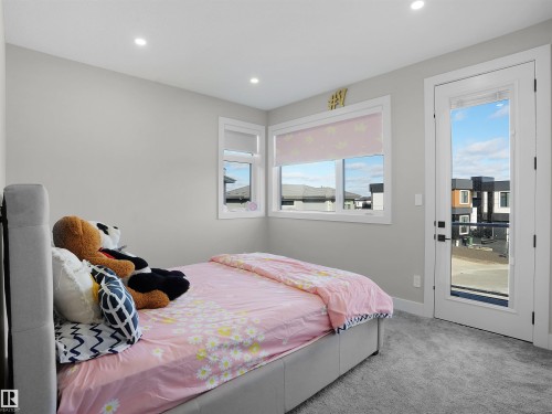 4511 Wingfield Bay, Edmonton, AB - Indoor Photo Showing Bedroom