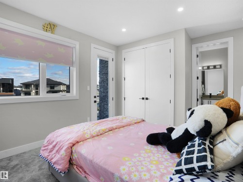 4511 Wingfield Bay, Edmonton, AB - Indoor Photo Showing Bedroom
