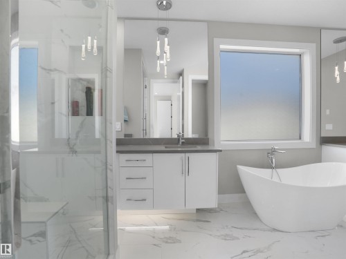 4511 Wingfield Bay, Edmonton, AB - Indoor Photo Showing Bathroom