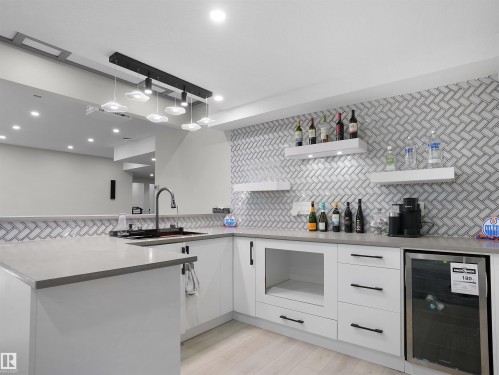 4511 Wingfield Bay, Edmonton, AB - Indoor Photo Showing Kitchen With Upgraded Kitchen