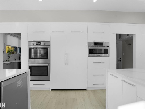 4511 Wingfield Bay, Edmonton, AB - Indoor Photo Showing Kitchen