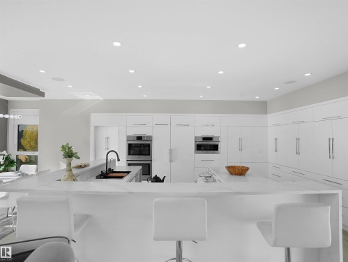 4511 Wingfield Bay, Edmonton, AB - Indoor Photo Showing Kitchen With Upgraded Kitchen