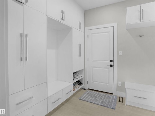 4511 Wingfield Bay, Edmonton, AB - Indoor Photo Showing Other Room