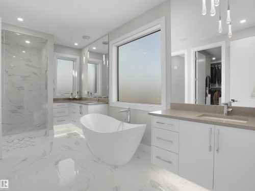 4511 Wingfield Bay, Edmonton, AB - Indoor Photo Showing Bathroom