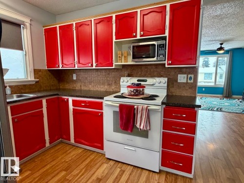 1307 36 Street, Edmonton, AB - Indoor Photo Showing Kitchen