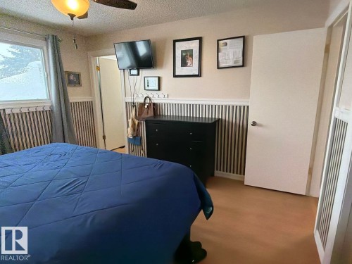 1307 36 Street, Edmonton, AB - Indoor Photo Showing Bedroom
