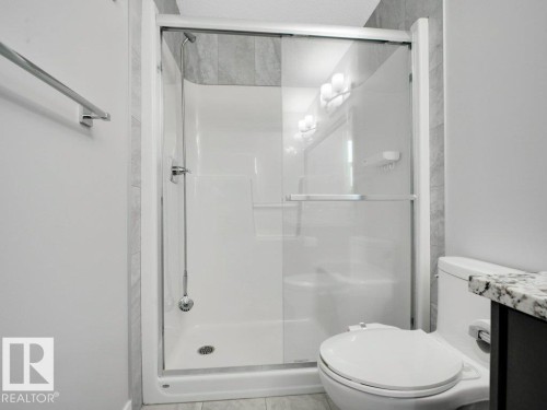 6412 167A Avenue, Edmonton, AB - Indoor Photo Showing Bathroom