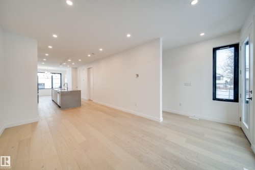 8522 80 Avenue, Edmonton, AB - Indoor Photo Showing Other Room