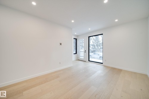 8522 80 Avenue, Edmonton, AB - Indoor Photo Showing Other Room