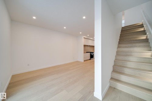 8522 80 Avenue, Edmonton, AB - Indoor Photo Showing Other Room