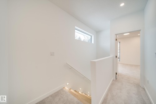 8522 80 Avenue, Edmonton, AB - Indoor Photo Showing Other Room