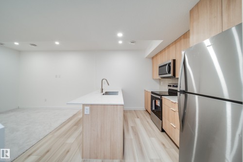 8522 80 Avenue, Edmonton, AB - Indoor Photo Showing Kitchen With Double Sink