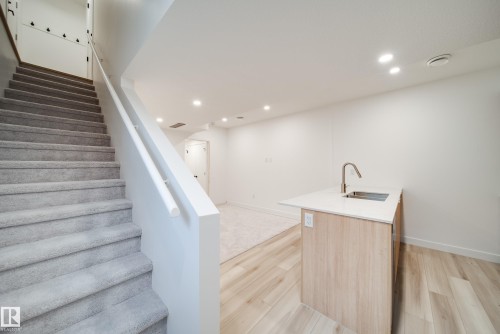 8522 80 Avenue, Edmonton, AB - Indoor Photo Showing Other Room