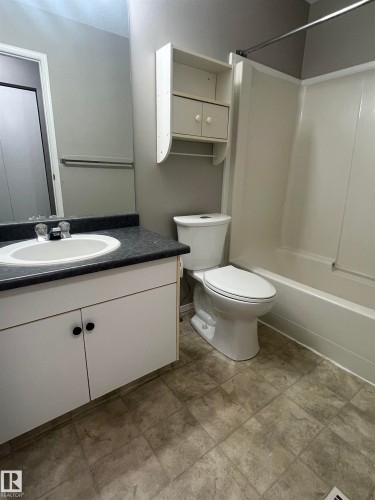 F-17 Imperial Crescent, Devon, AB - Indoor Photo Showing Bathroom