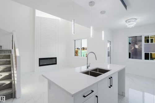 931 19 Avenue, Edmonton, AB - Indoor Photo Showing Kitchen With Double Sink