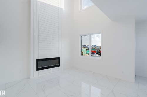 931 19 Avenue, Edmonton, AB - Indoor With Fireplace