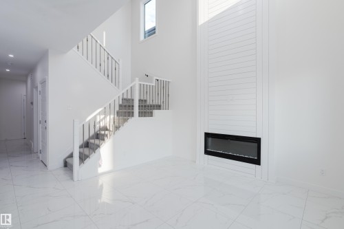 931 19 Avenue, Edmonton, AB - Indoor Photo Showing Other Room