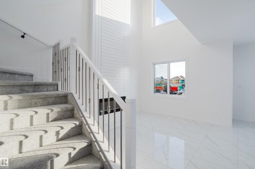 931 19 Avenue, Edmonton, AB - Indoor Photo Showing Other Room