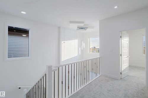 931 19 Avenue, Edmonton, AB - Indoor Photo Showing Other Room