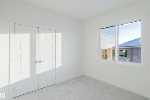 931 19 Avenue, Edmonton, AB - Indoor Photo Showing Other Room