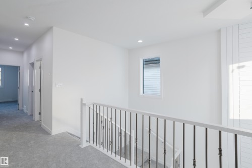 931 19 Avenue, Edmonton, AB - Indoor Photo Showing Other Room