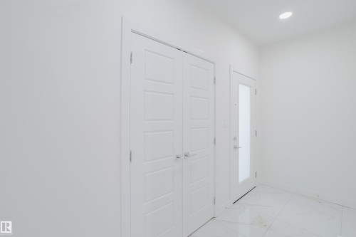 931 19 Avenue, Edmonton, AB - Indoor Photo Showing Other Room